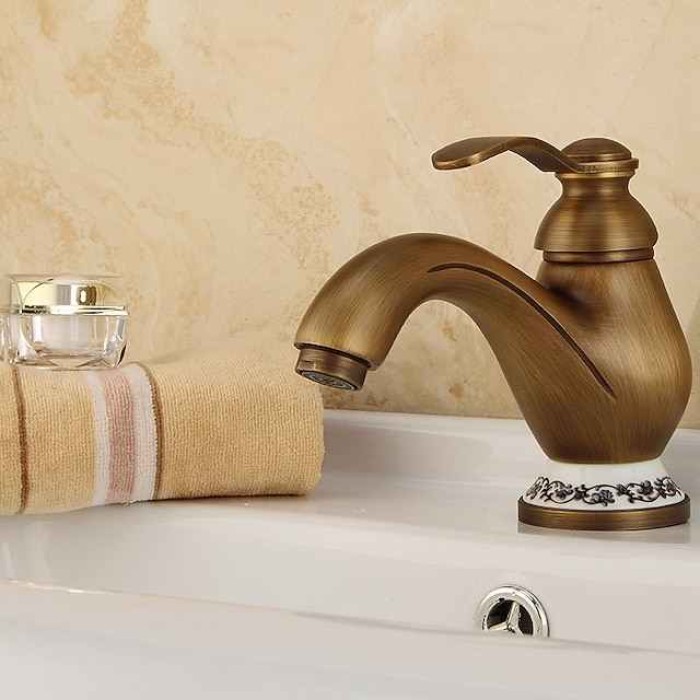 Bathroom Sink Faucet - Classic Antique Brass Centerset Single Handle One HoleBath Taps