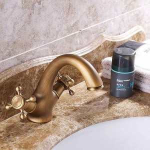 Bathroom Sink Faucet - Classic Antique Brass Centerset Two Handles One HoleBath Taps