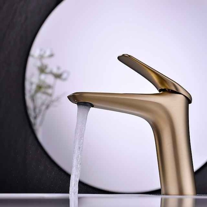 Bathroom Sink Faucet - Single Chrome / Brushed / Electroplated Centerset Single Handle One HoleBath Taps / Brass