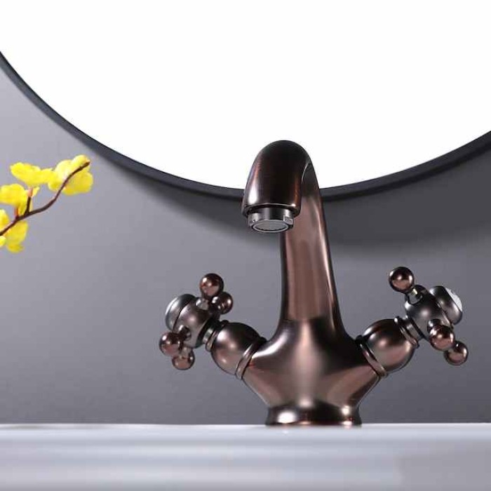 Bathroom Sink Faucet - FaucetSet Oil-rubbed Bronze / Antique Brass / Electroplated Centerset Two Handles One HoleBath Taps