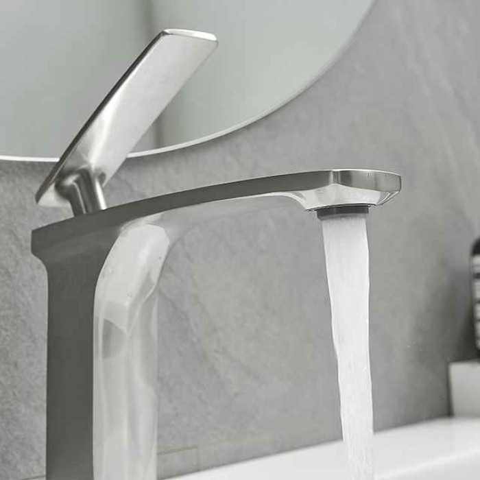 Bathroom Sink Faucet - Classic / Waterfall Brushed / Electroplated / Painted Finishes Centerset Single Handle One HoleBath Taps