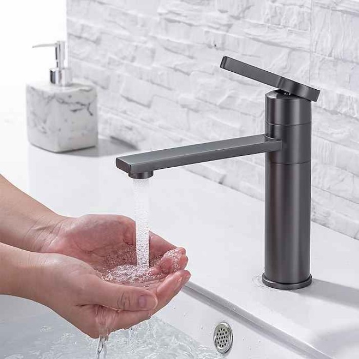 Bathroom Sink Faucet - Rotatable Chrome Centerset Single Handle One HoleBath Taps