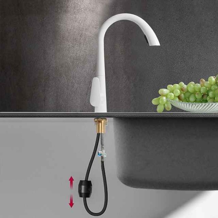 Kitchen Faucet with Pull-out Spray 360° Rotated Single Handle One Hole Minimalist Modern Contemporary Kitchen Taps