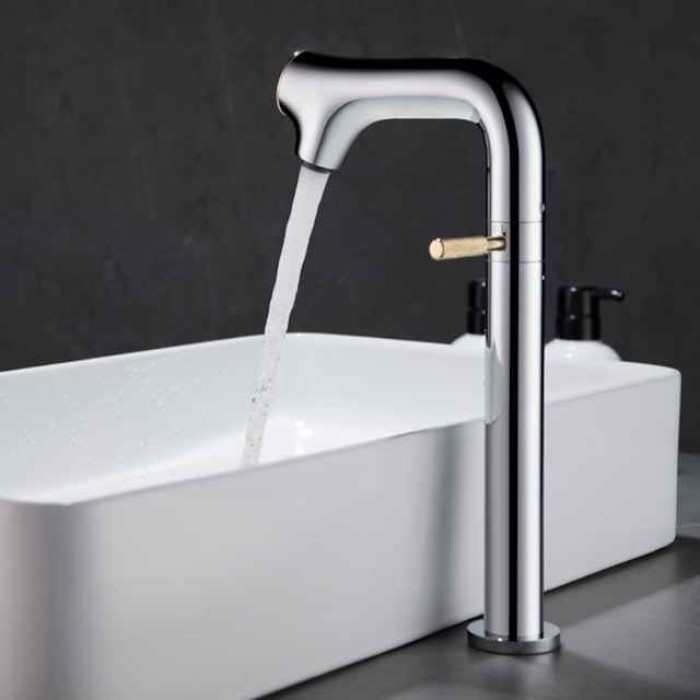 Bathroom Sink Faucet - Rotatable / LED / Classic Chrome / Brushed / Electroplated Centerset Single Handle One HoleBath Taps